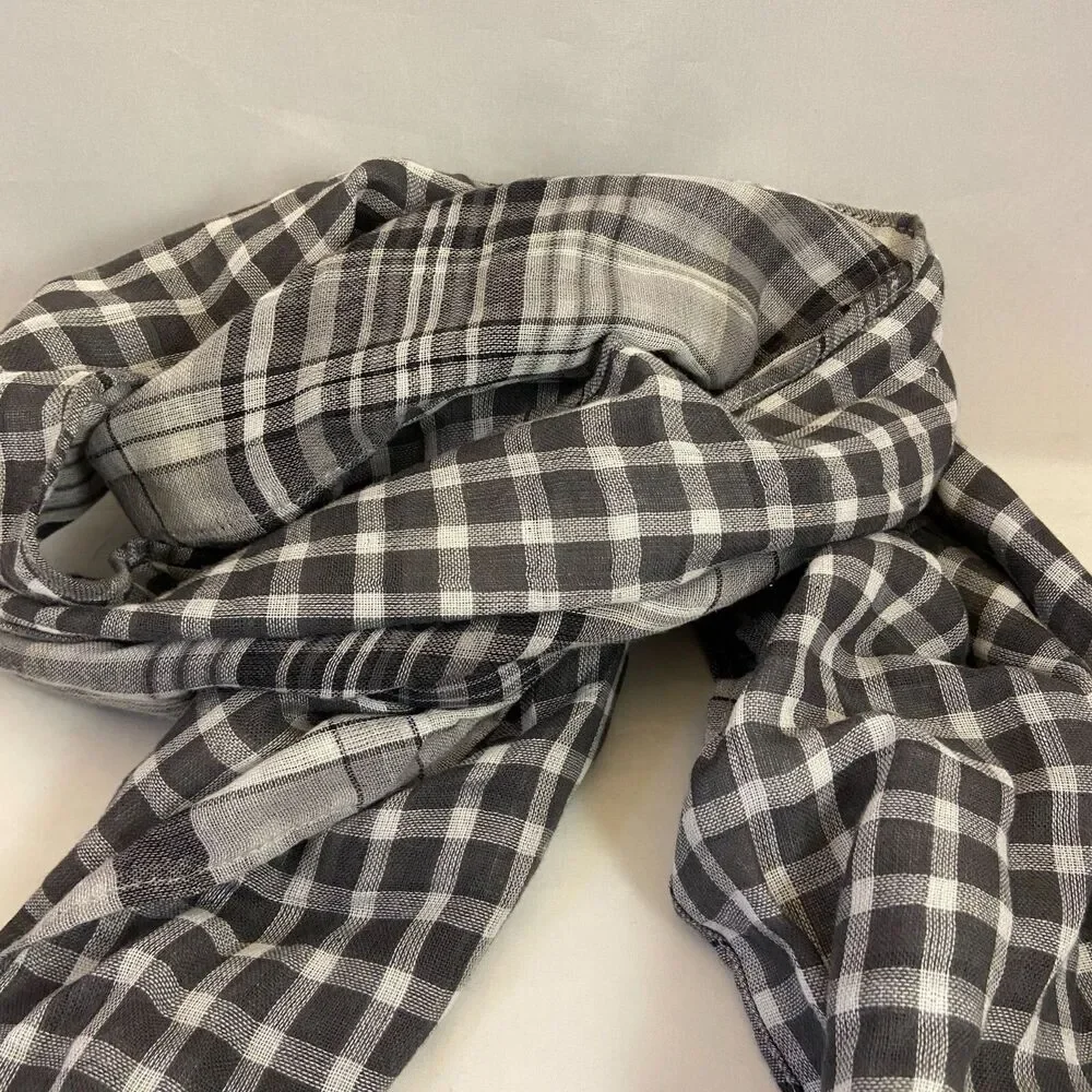 #6234 Black white and gray scarf lighweight 13x71 inches